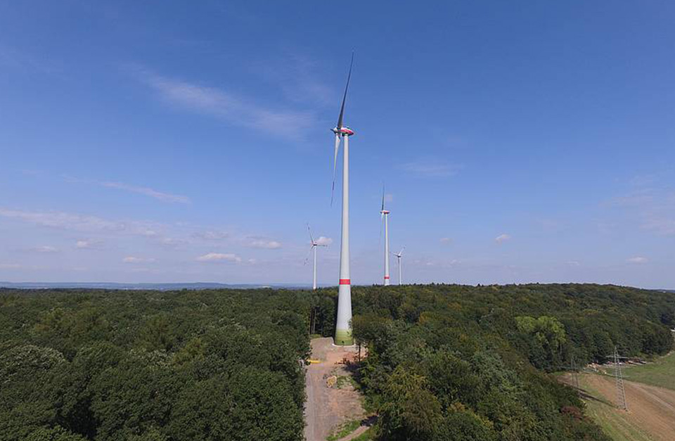 Aufnahme des Windparks Schwalbach, Saarland.